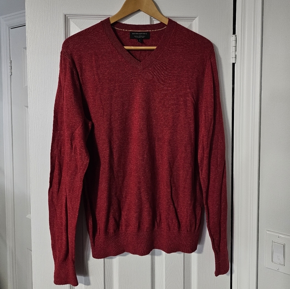 Banana Republic red v neck - Picture 2 of 2